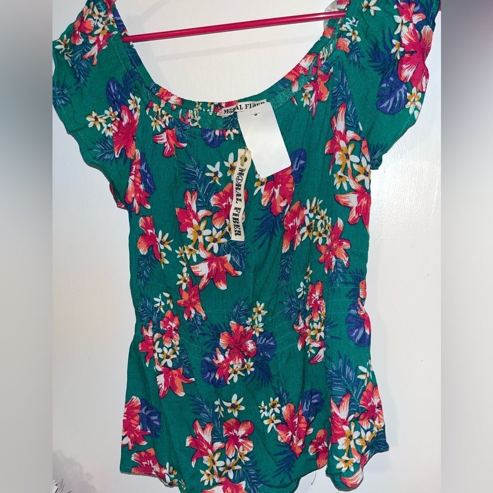 NWT Floral Blouse Size Medium
